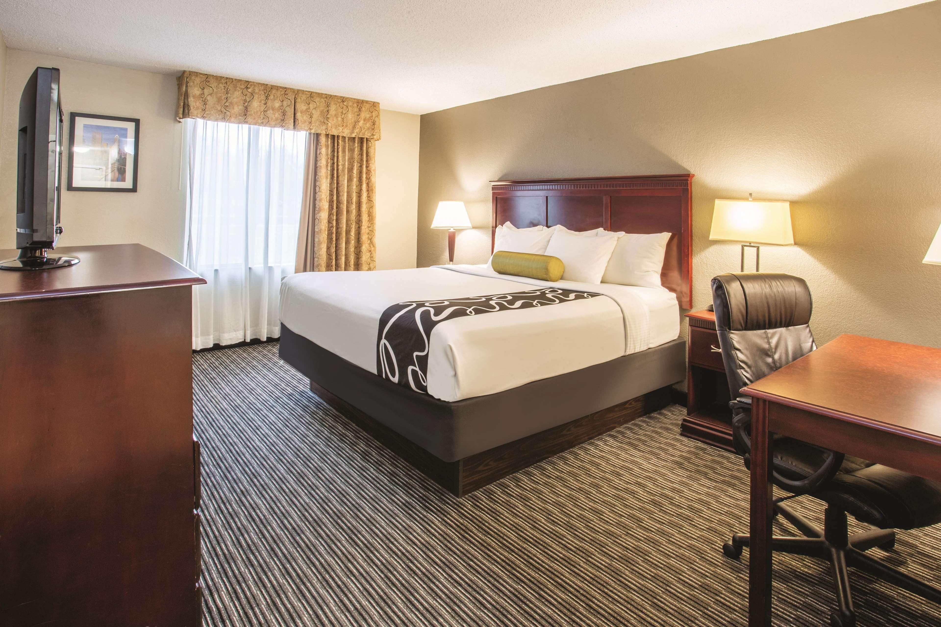 La Quinta By Wyndham Indianapolis South Hotel Exterior photo