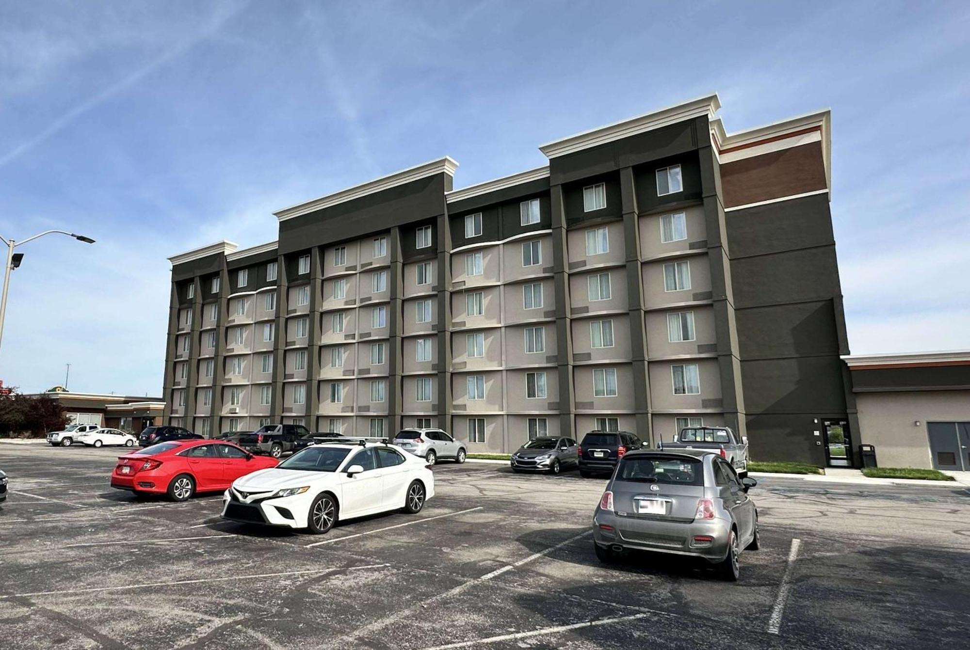 La Quinta By Wyndham Indianapolis South Hotel Exterior photo
